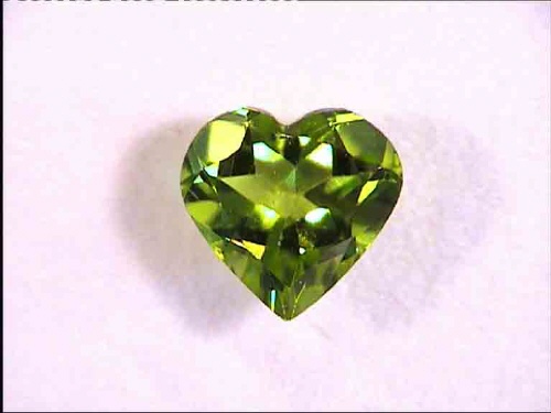 Peridoto Verde Manzana en Forma de Corazón de Pakistán