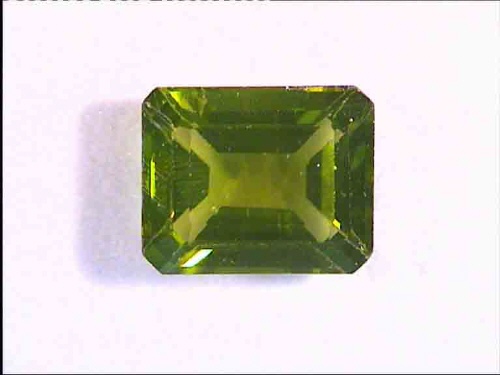 Peridoto verde manzana de forma octagonal de Pakistán