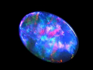 Australische rote, mehrfarbige Opal-Dublette – oval