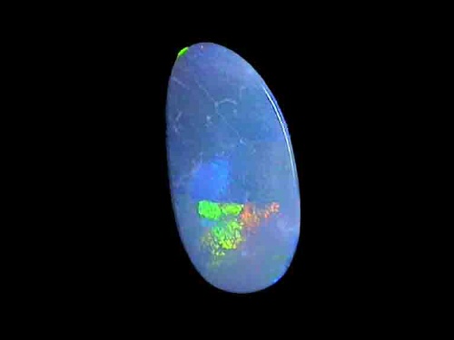 Mehrfarbige australische Opal-Dublette in freier Form