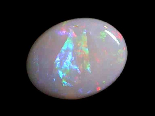 Mehrfarbiger weißer Kristallopal aus Coober Pedy in ovaler Form