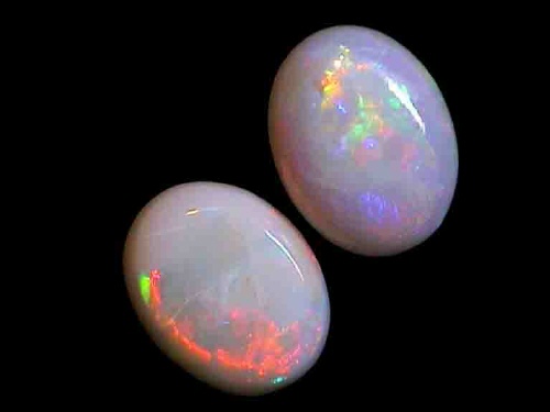 Mehrfarbiger ovaler Weißer Kristallopal aus Coober Pedy