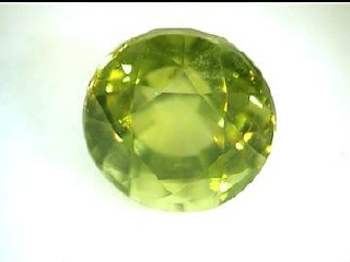 Peridoto verde redondo de Birmania