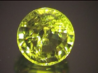 Peridoto redondo de Birmania en verde intenso