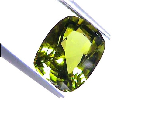 Peridoto brasileño verde oliva – forma Antique Cushion