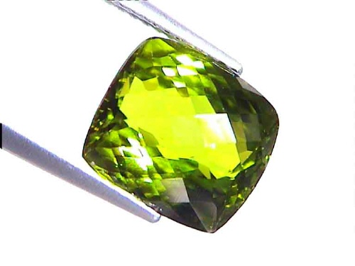 Peridoto verde manzana, talla cojín antigua de Brasil