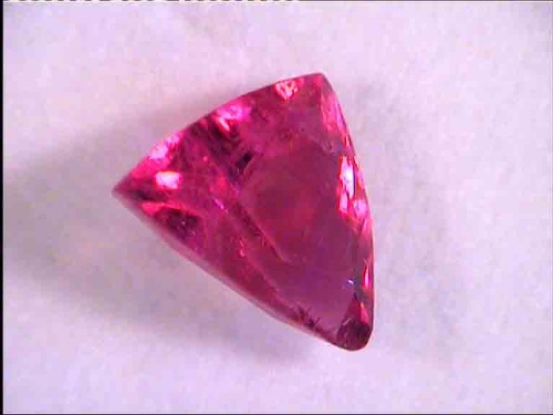 Tourmaline rose du Brésil taillée en trilliant