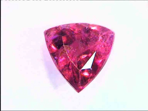 Tourmaline rose du Brésil en taille trilliant
