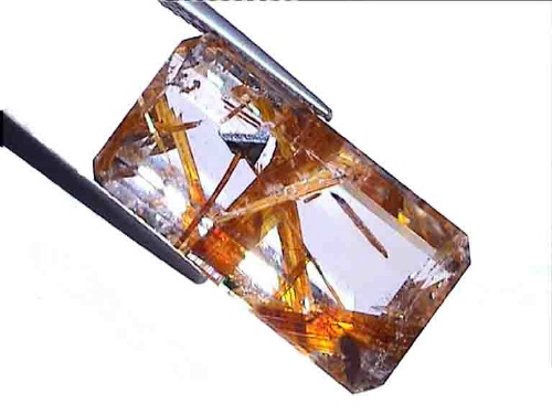 Quartz rutile brésilien de forme octogonale à rutile blanc doré