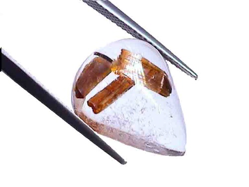 Quartz rutile blanc doré en cabochon poire