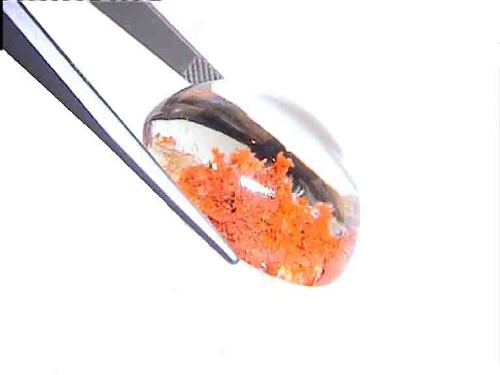 Cabochon rond en quartz brésilien à inclusions cuivrées
