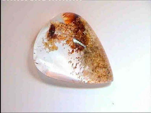 Cabochon poire en quartz du Brésil avec inclusions blanches et cuivrées