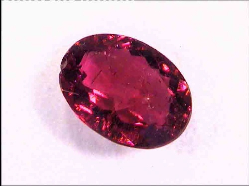 Rubellite brésilienne ovale, rouge rosé