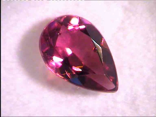 Rubellite brésilienne rouge à rose en forme de poire