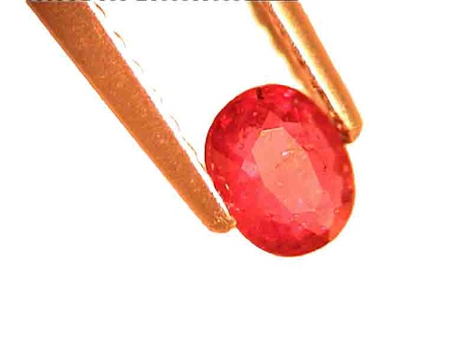 Rubis de Birmanie ovale rouge rosé