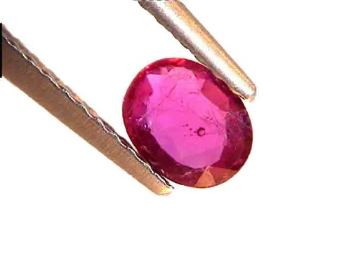 Rubis rouge de Birmanie de forme ovale