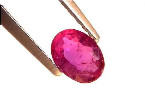 Rubis ovale de Birmanie en Good Red