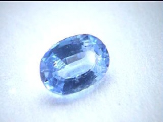 Hellblauer ovaler Saphir aus Thailand