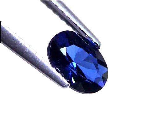 Saphir synthétique ovale bleu bleuet