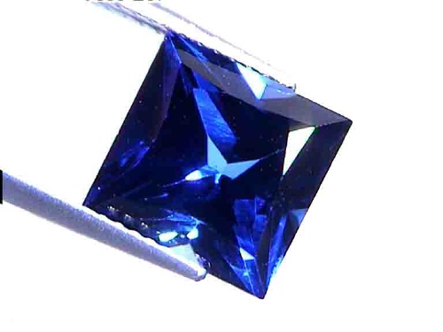 Saphir synthétique bleu bleuet taille princesse