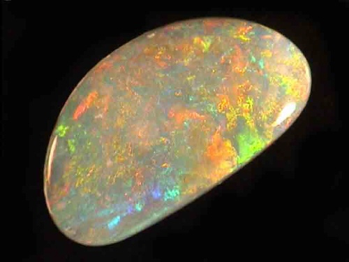 Ópalo gris multicolor de Lightning Ridge en forma libre