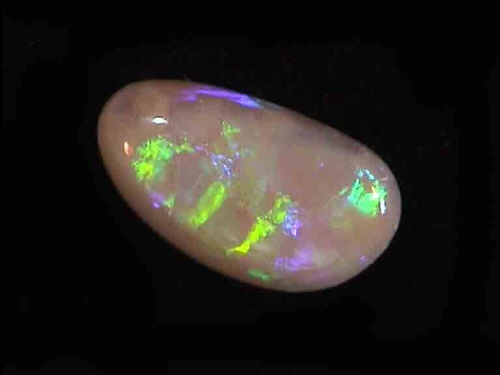 Grün-blauer Schwarzer Opal aus Lightning Ridge