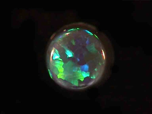 Opale noire ronde vert-bleu de Lightning Ridge