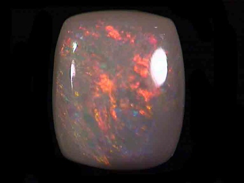 Rechteckiger schwarzer Opal aus Lightning Ridge in Rot und mehreren Farben