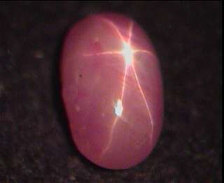 Rubis étoilé de Birmanie, cabochon ovale rouge rosé