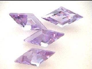 Alexandrite synthétique violet et bleu-vert, taille lozenge