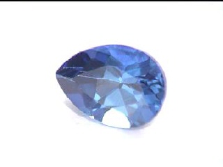 Saphir synthétique bleu bleuet en forme de poire