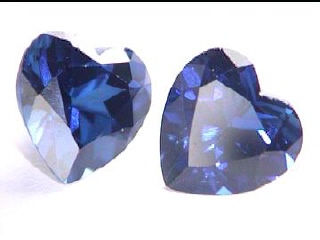 Saphir synthétique bleu bleuet en forme de cœur