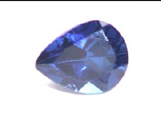 Saphir synthétique bleu bleuet en forme de poire