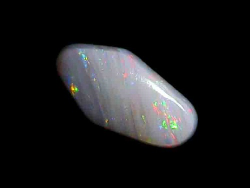 Mehrfarbiger Weißer Kristallopal in freier Form aus Coober Pedy