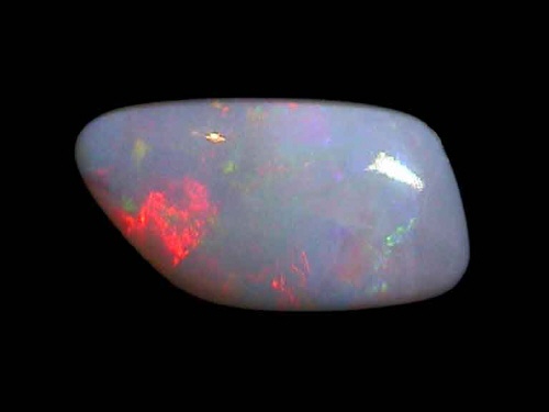 Weißer Kristallopal aus Coober Pedy – mehrfarbige Freiform