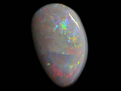 Mehrfarbiger weißer Kristallopal aus Coober Pedy in Freiform