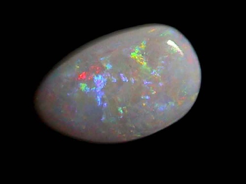 Mehrfarbiger weißer Kristallopal aus Coober Pedy in Freiform