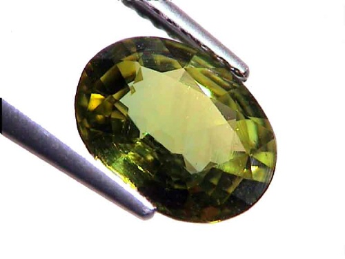 Ovaler gelber Saphir in Hellgelb/Grün aus Thailand
