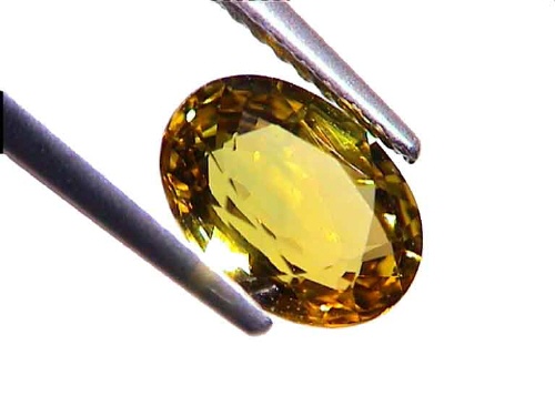 Gelber Saphir aus Thailand in ovaler Form