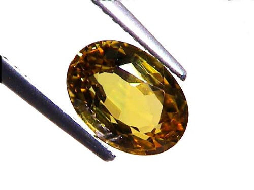 Gelber Saphir aus Thailand in ovaler Form