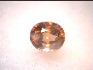 Zircon jaune orangé d’Afrique, forme ovale