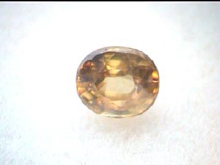 Zircon jaune ovale d’Afrique