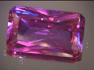 Alexandrite synthétique octogonal violet/bleu-vert