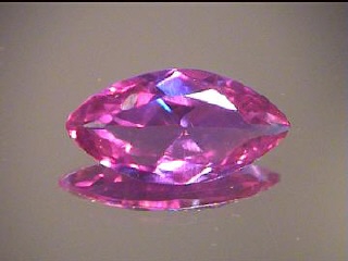 Alexandrite de laboratoire violet/bleu-vert, taille navette