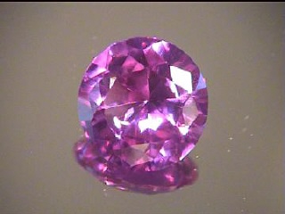 Alexandrite synthétique violet/vert bleuté, taille ronde