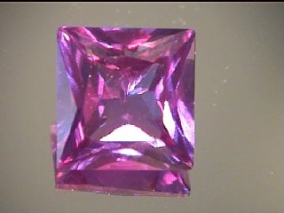 Alexandrite synthétique violet/bleu-vert, taille princesse
