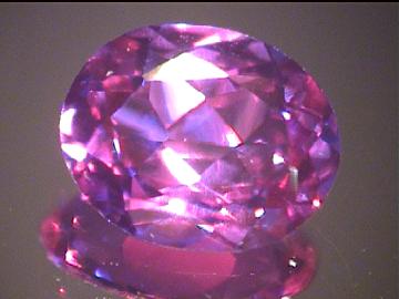 Alexandrite synthétique ovale violet/bleu-vert