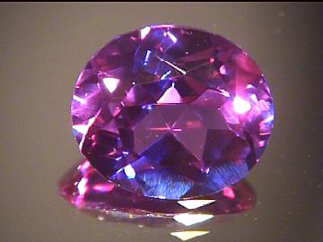 Alexandrite synthétique ovale violet/bleu-vert