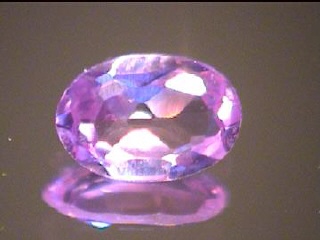 Alexandrite synthétique ovale – violet/bleu-vert