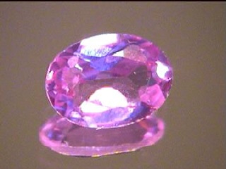 Alexandrite synthétique ovale, en violet/bleu-vert